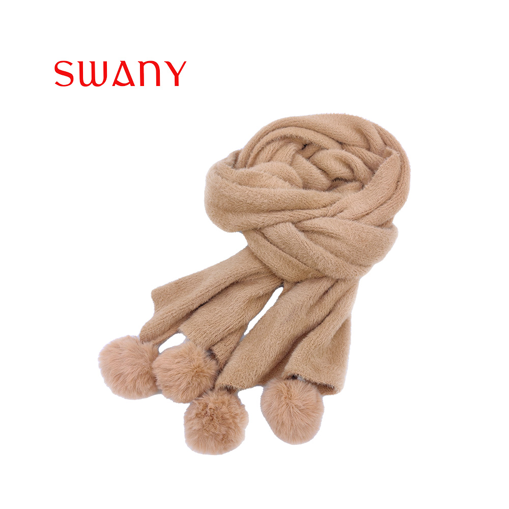 Knitting scarf 01.jpg